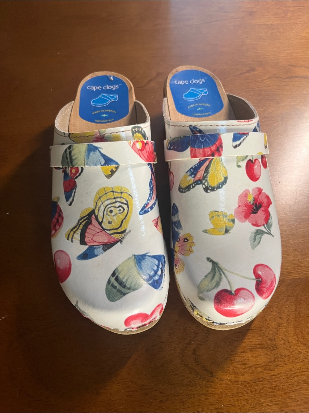 Cape Clogs Women's Floral Butterfly Leather Clogs - White